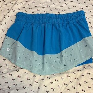lululemon athletica blue and light blue athletic skirt